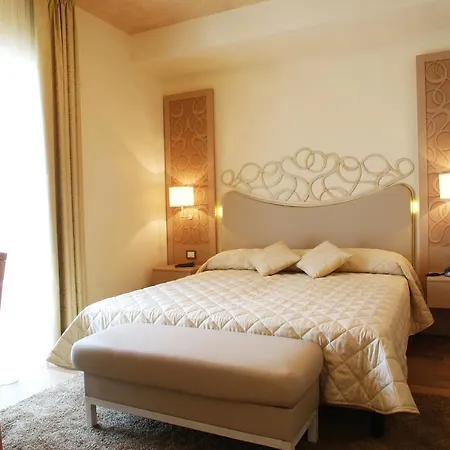 Duchessa Della Sila 호텔 4*